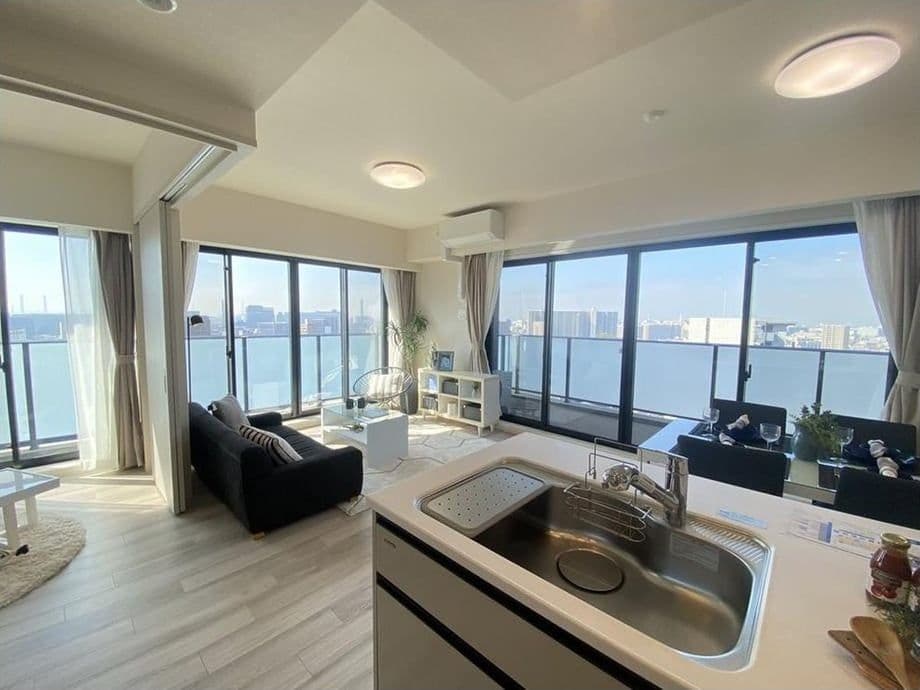 Steps from Chiba Station: Spacious 3BR