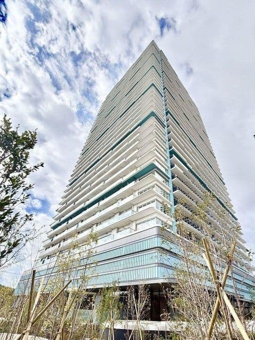 Luxury 3BR Waterfront Condo Near Kaihin-Makuhari Station