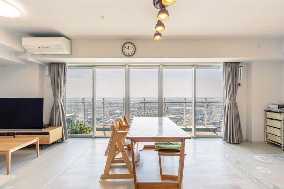 Bright 2BR Luxury Unit Steps from the Station