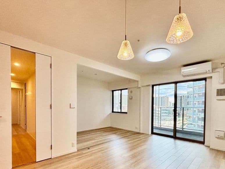 Modern 3BR with Dual Baths in Harumi